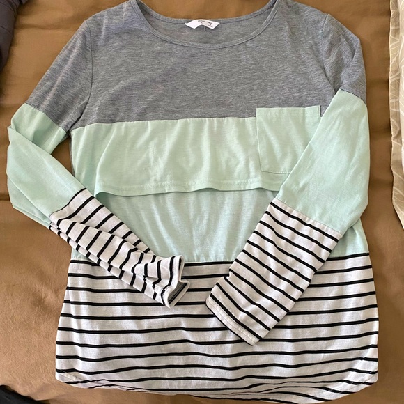 3/$30 ✨ Long Sleeve Maternity/Nursing Top - Picture 1 of 2